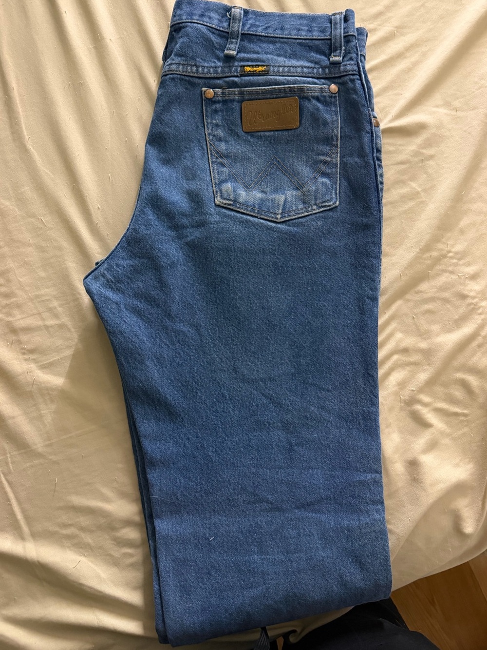 Wrangler Men's Denim Jeans in Medium Blue Wash